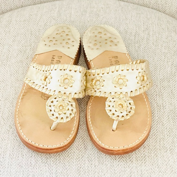 Elegant Gold Women's Sandals - Picture 4 of 10